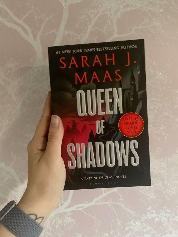 queen of shadows