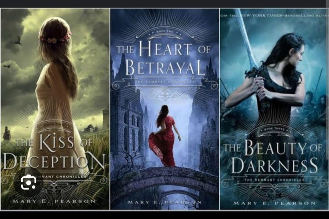 kiss of deception series (3books)